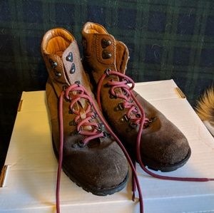 Born leather hiking boots